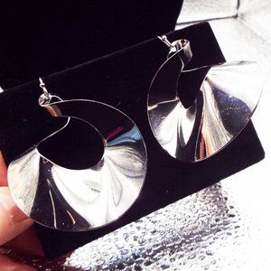 AMAZING STATEMENT MOBIUS "TURNED INSIDE OUT" SHINY STEEL EARRINGS 22